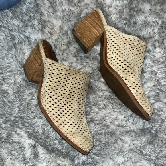 *MUST BE BUNDLED*•Jefferey Campbell• Suede Mules - Picture 7 of 8